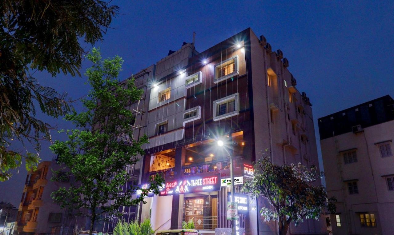 העיר בנגלור Treebo Three Street Inn מראה חיצוני תמונה